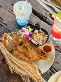 普吉島網紅咖啡｜被烤鱸魚和焦糖麵包圈粉了