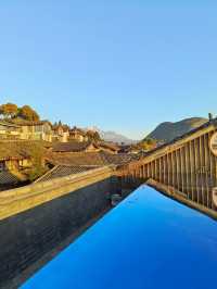 泊心雲舍|在麗江古城,枕著茶香與書香做一場「大魚海棠」的