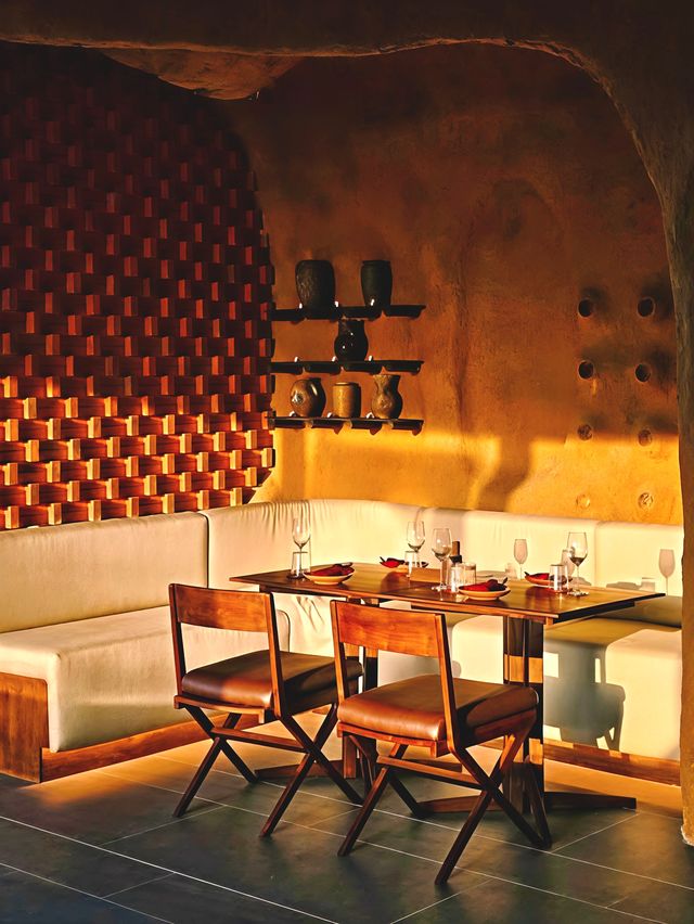 曼谷高空洞穴餐廳