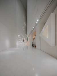 在曼谷，闖入一座白色的藝術孤島