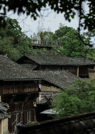진화에 위치한 한적한 고대 마을 샤장은 무더운 여름을 피해 고요한 휴식을 취할 수 있는 곳입니다. 이번 여름, 유명 관광지의 북적거림에 지치셨나요? 그렇다면 진화의 샤장을 꼭 방문해 보세요!