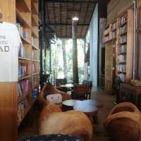 booktree library & café