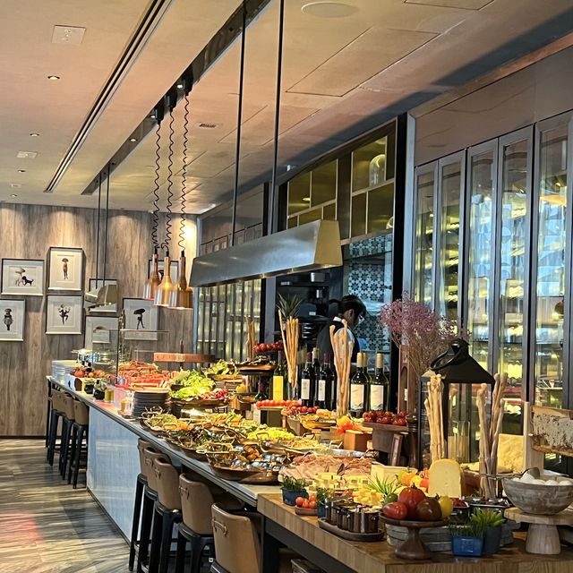 海鮮及燒牛肉無限添加的weekend brunch