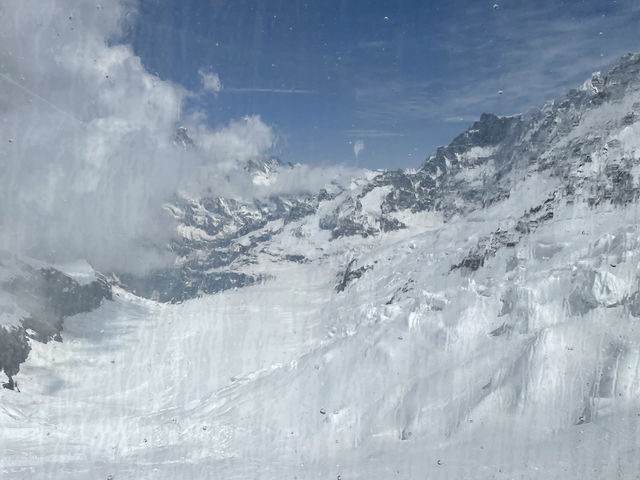 雪山之巔，美景瑰寶：瑞士少女峰 