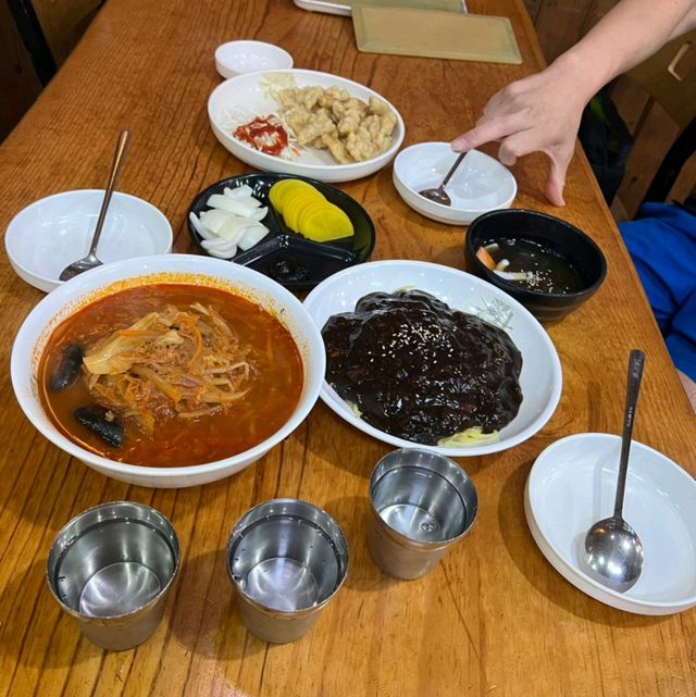 大邱東城商圈容正飯店炸醬麵，炒碼麵中華料理