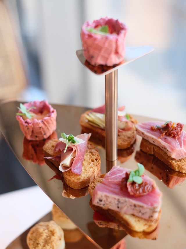 全新耀眼✨嘅粉紅及紅色Afternoon Tea  全新耀眼✨嘅粉紅及紅色Afternoon Tea