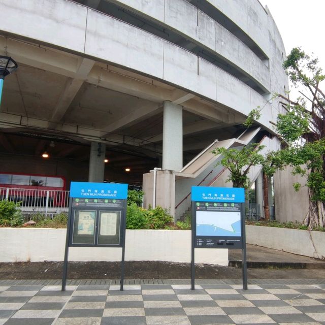 細雨濛濛🌧慢步行，屯門碼頭，海濱花園
