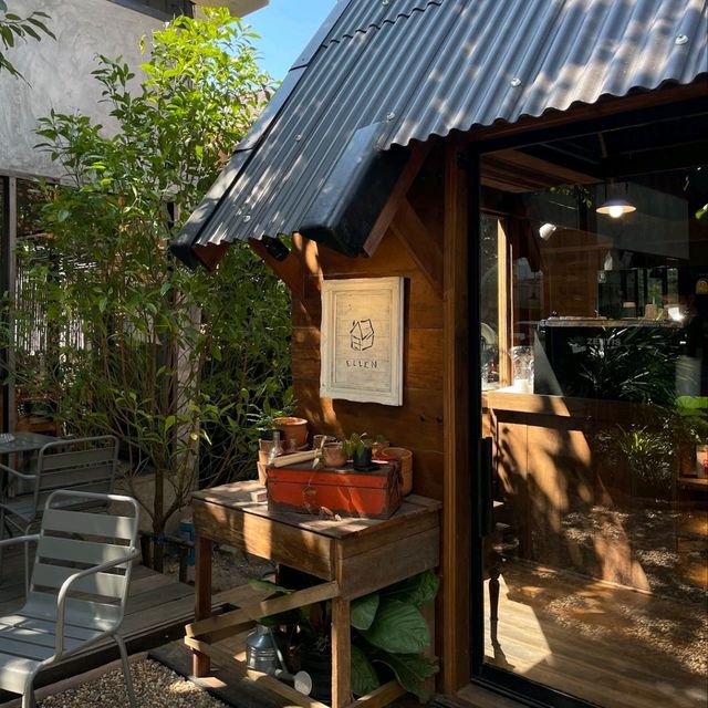 รีวิวEllen Cafe House 🪵