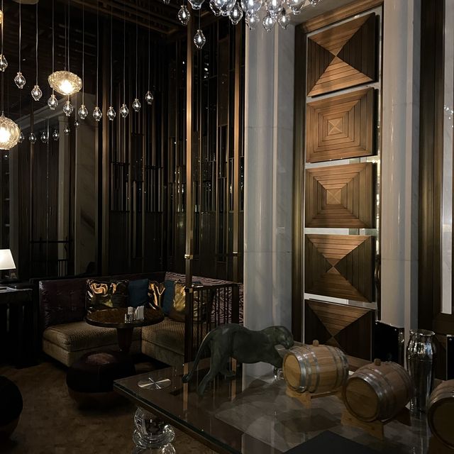 분위기에 취하고 싶을 땐 Bar Trigona,  Four Seasons KL