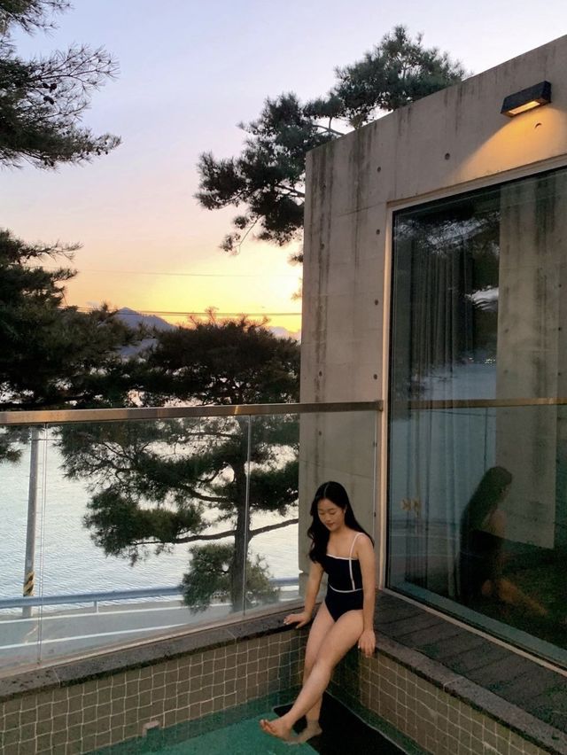 오션뷰 보며 야외풀을 즐길 수 있는 숙소🌊