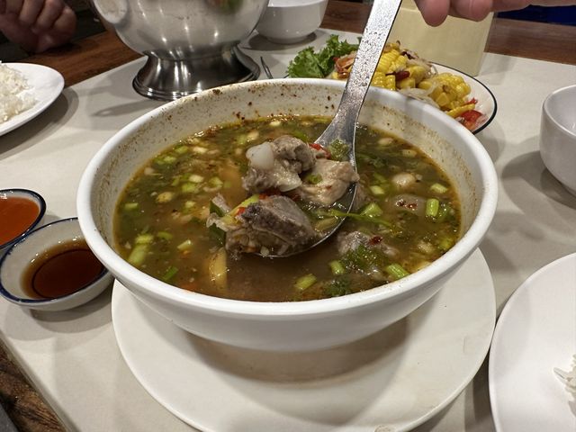 ศาลาลอย ร้านอร่อยหาดราไวย์ ภูเก็ต