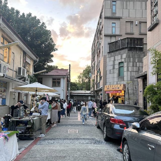 探索藝術的審計新村！🎨🏘️