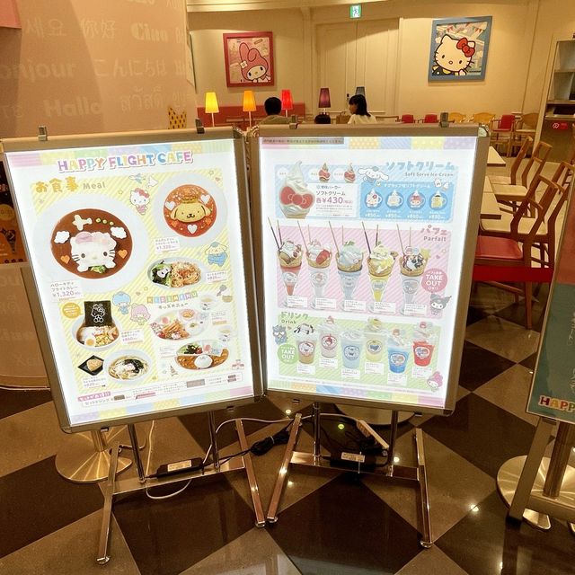 【北海道】キャビンアテンドになったキティちゃんに会える「ハッピーフライト」