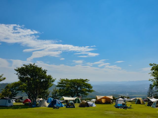 ลานกางแค้มป์ราคาหลักร้อย วิวหลักล้านนน~ 🏕️⛰️