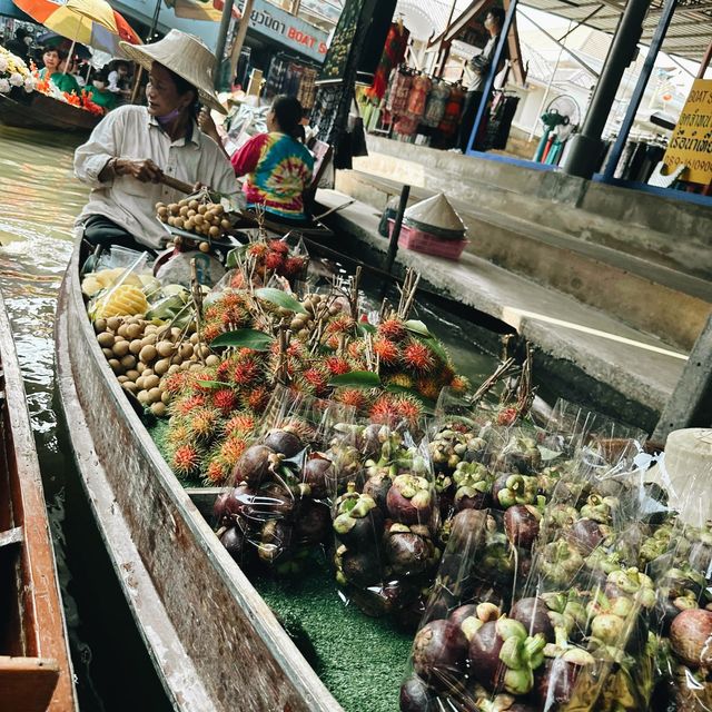 Morning at Damnoen Saduak Floating Market