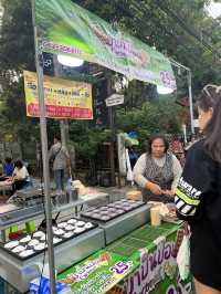 ถนนคนเดินวัวลาย ไม่มีวัว แต่มีของกินเยอะมากก