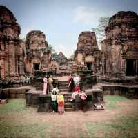 ปราสาทเมืองต่ำ คลาสสิคที่สุดของขอมโบราณในไทย