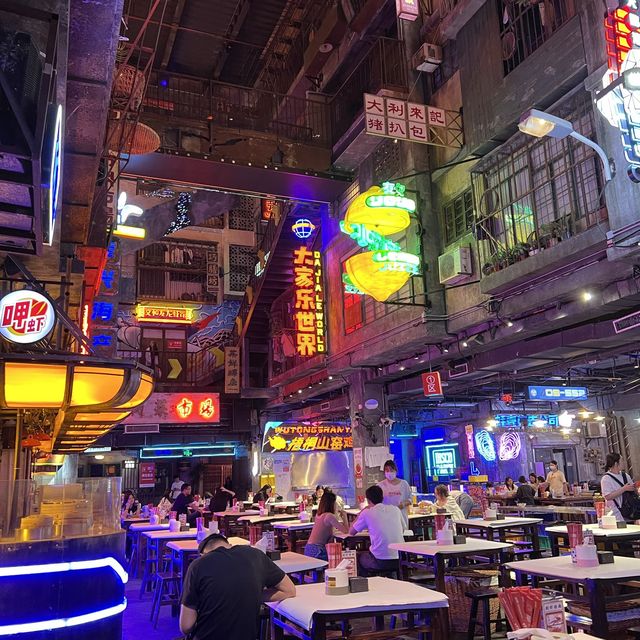 Cyberpunk 超現實⚡️⚡️與東門形成強烈對比！