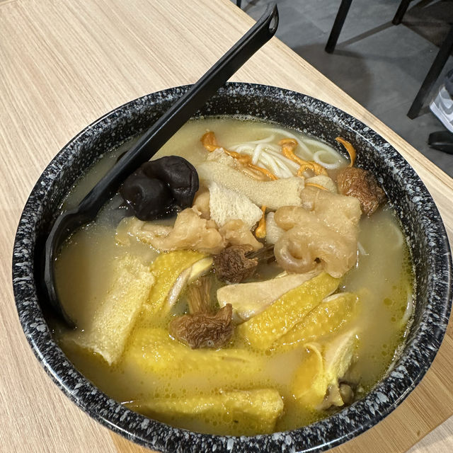 觀塘人氣花膠雞米線專門店