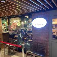Mandarin Gallery - a more upscale shopping ma