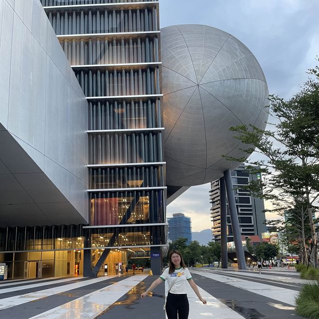 一年前落成的最新台北景點-台北表演藝術中心🎭