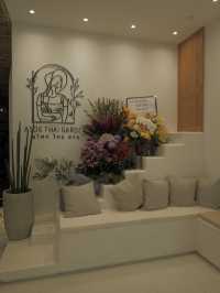 Asok新分店，咖哩和煙燻雞都不錯 