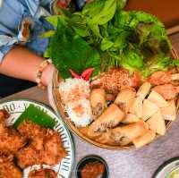 ลาวญวน โรบินสัน ฉลอง อาหารอีสาน