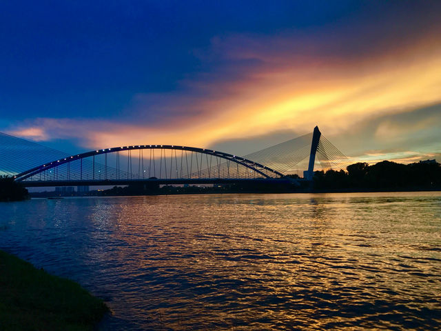Putra Bridge at night