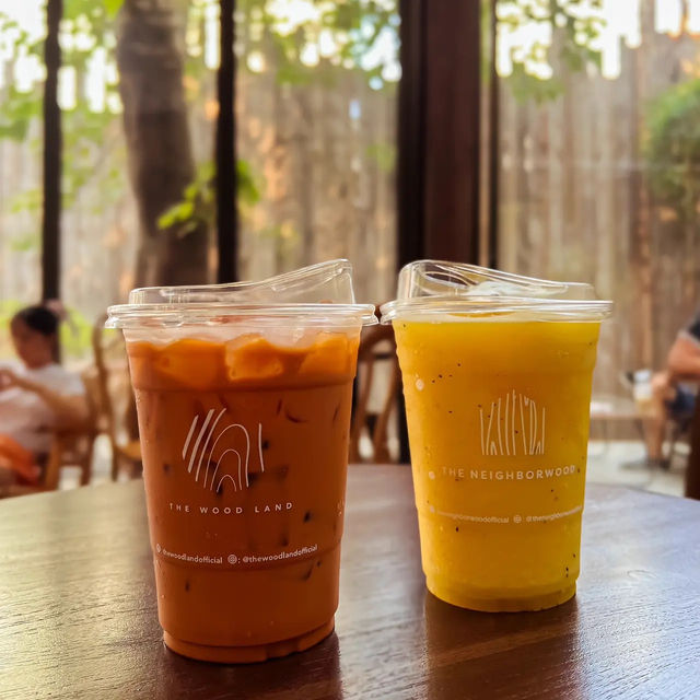 คาเฟ่ย่านสุขุมวิท "The Wood Land"