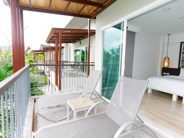 #ที่พักเขาหลัก มีสระว่ายน้ำถึง 7 สระเลยทีเดียว 
