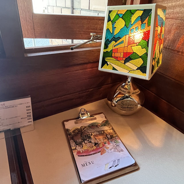【沖縄】レトロな空気が流れるカフェ『コーヒーシャープ ララミー』