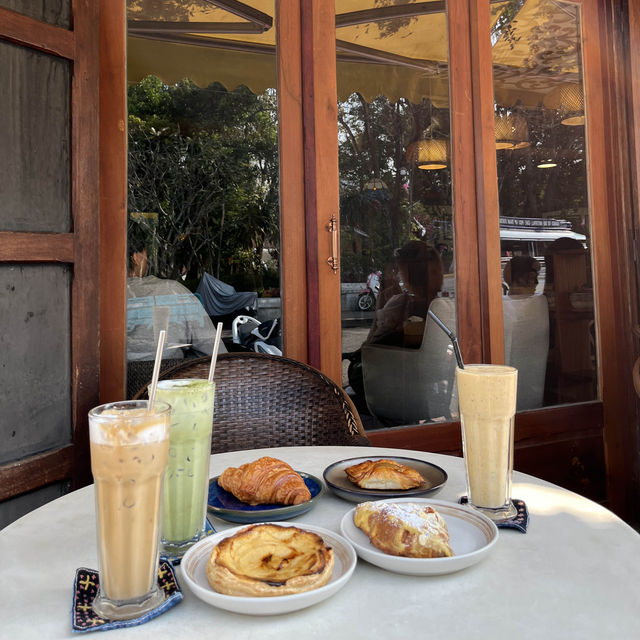 คาเฟ่สไตล์ฝรั่งเศสที่หลวงพระบาง
