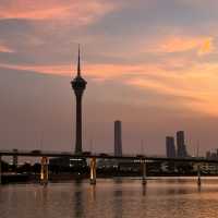 陶醉在澳門，少不了看一次海旁夕陽美景^-^