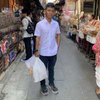 ชมตลาดเก่าช็อปกันเพลิน