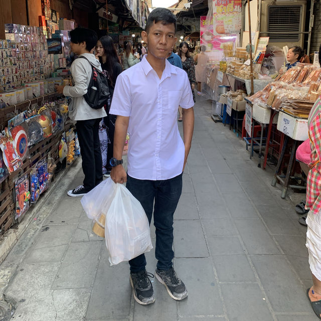 ชมตลาดเก่าช็อปกันเพลิน