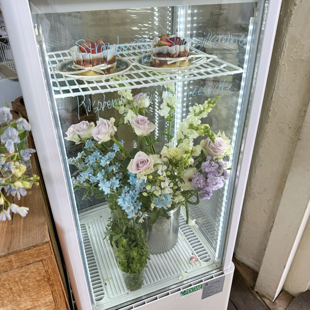 水槽?浴槽？可愛すぎるフラワーカフェ💐