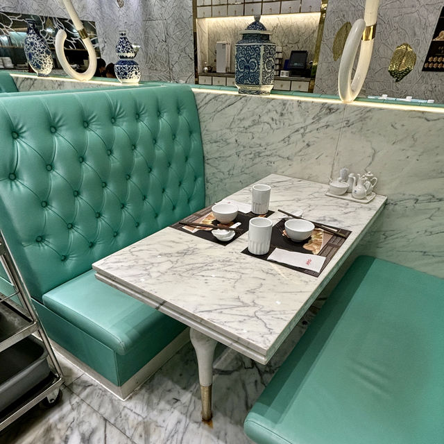 【香港・銅鑼湾】ミシュラン一つ星の老舗のお粥と麺類の専門店「何洪記粥麵專家」