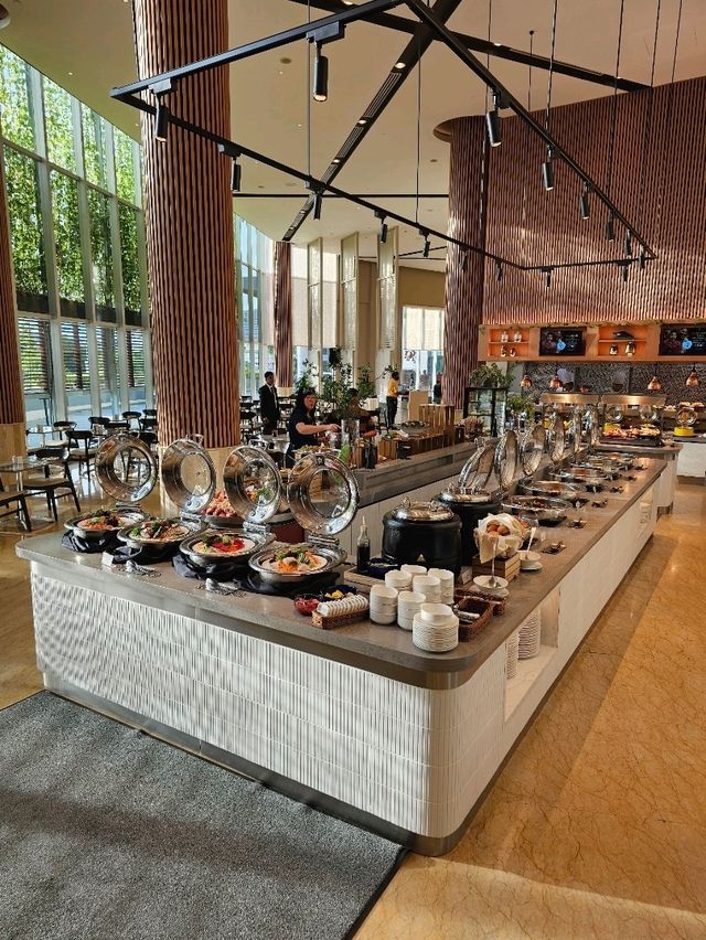 Eastin Hotel Penang offers a sumptuous seafood buffet