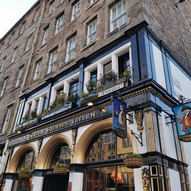 Enchanted by Edinburgh: A Spellbinding Sojourn in Scotland's Capital