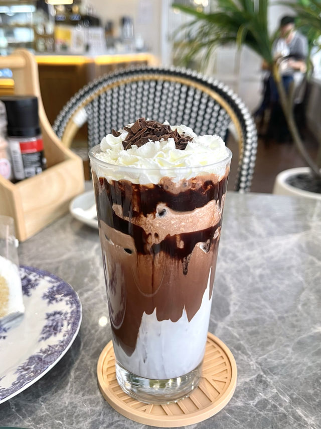 PRALINE Cafe 🍽️ 