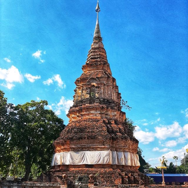 วัดศรีชุม สักการะ “พระเจ้ายืน” 