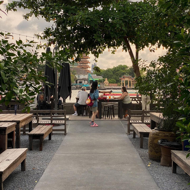 คาเฟ่ริมแม่น้ำเจ้าพระยา