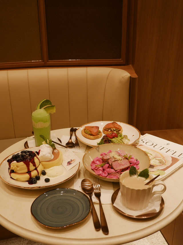 𖤣𖤥元朗Cafe｜鮮艷色彩的甜品和主食