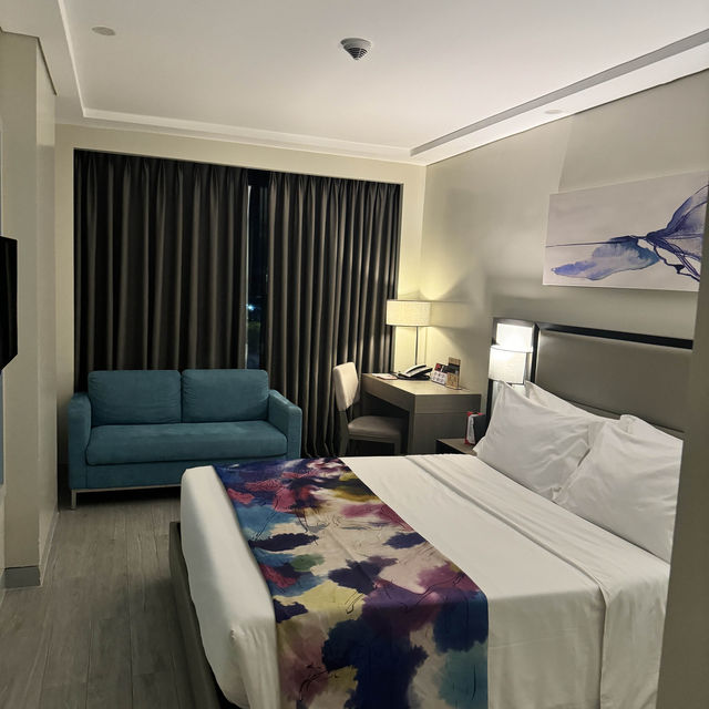 Convenience Meets Comfort Near the Airport ✈️🌆