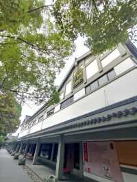 有着999尊佛像的万佛讲寺