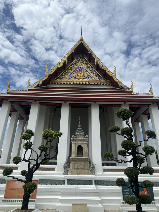 สายหมู่ห้ามพลาดกับวัดสุทัศน์