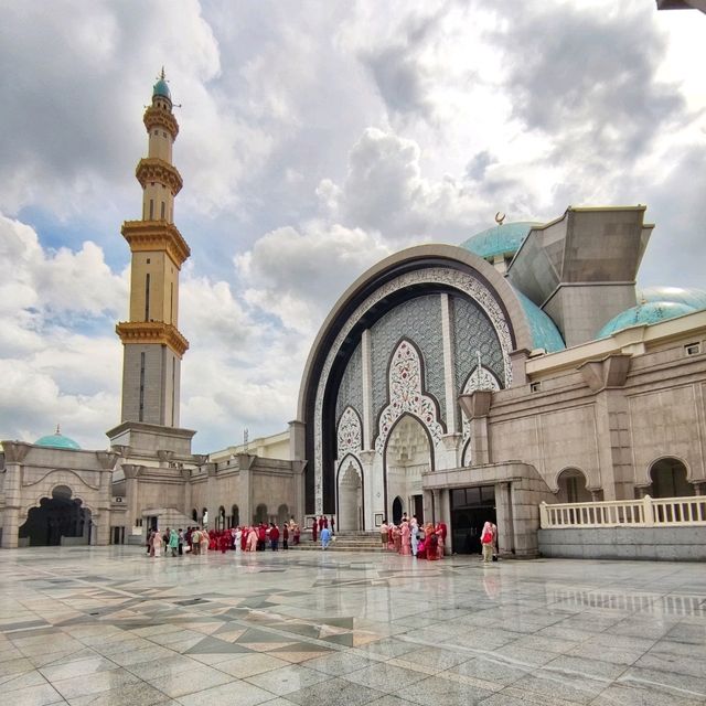 🇲🇾 Masjid Wilayah Persekutuan: Kuala Lumpur’s Modern Islamic Landmark