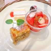 盛裝甜點有野餐風又很好吃的博多咖啡廳 Afternoon Tea