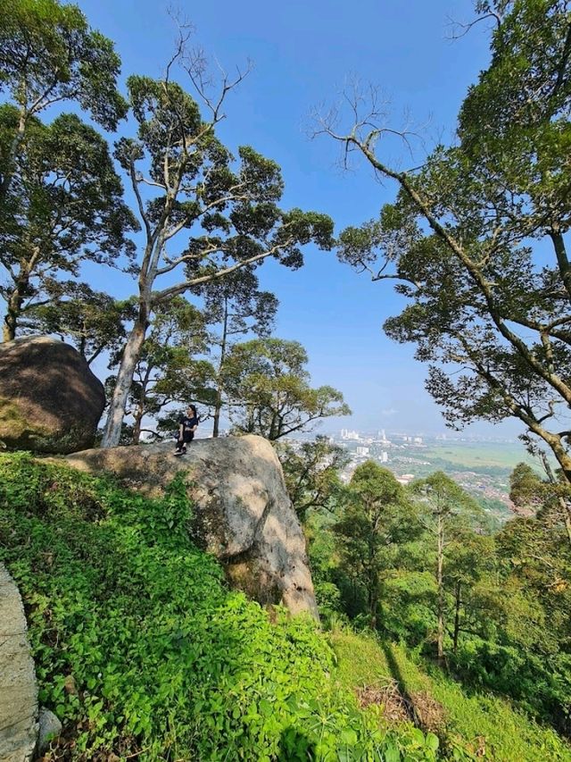 Hua Guo Shan (花果山) Flower Fruit Hill)