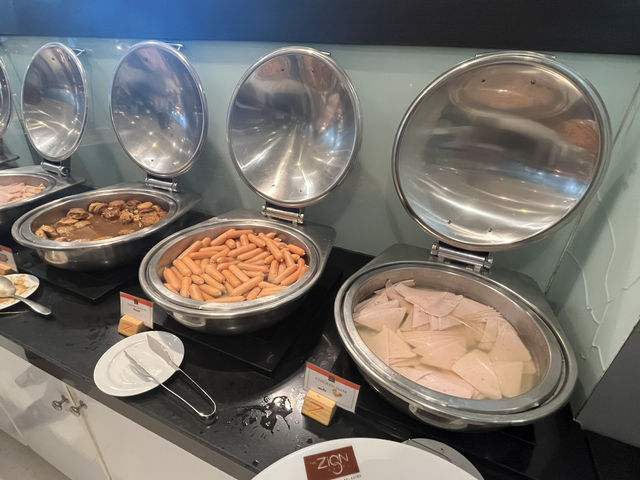 The Zign Hotel  โรงแรมหรูหรา 5 ดาวขนาดใหญ่ ติดทะเล